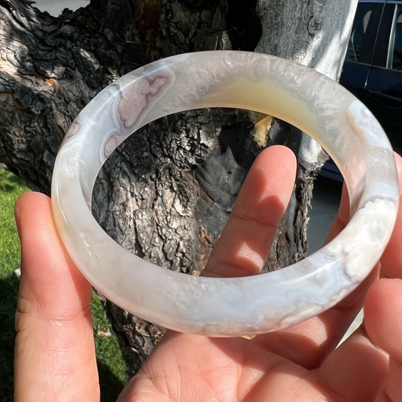Moody Blue Flower Agate Bangle Bracelet with Quartz and Pink Blossoms - Sakura - Picture 5 of 8